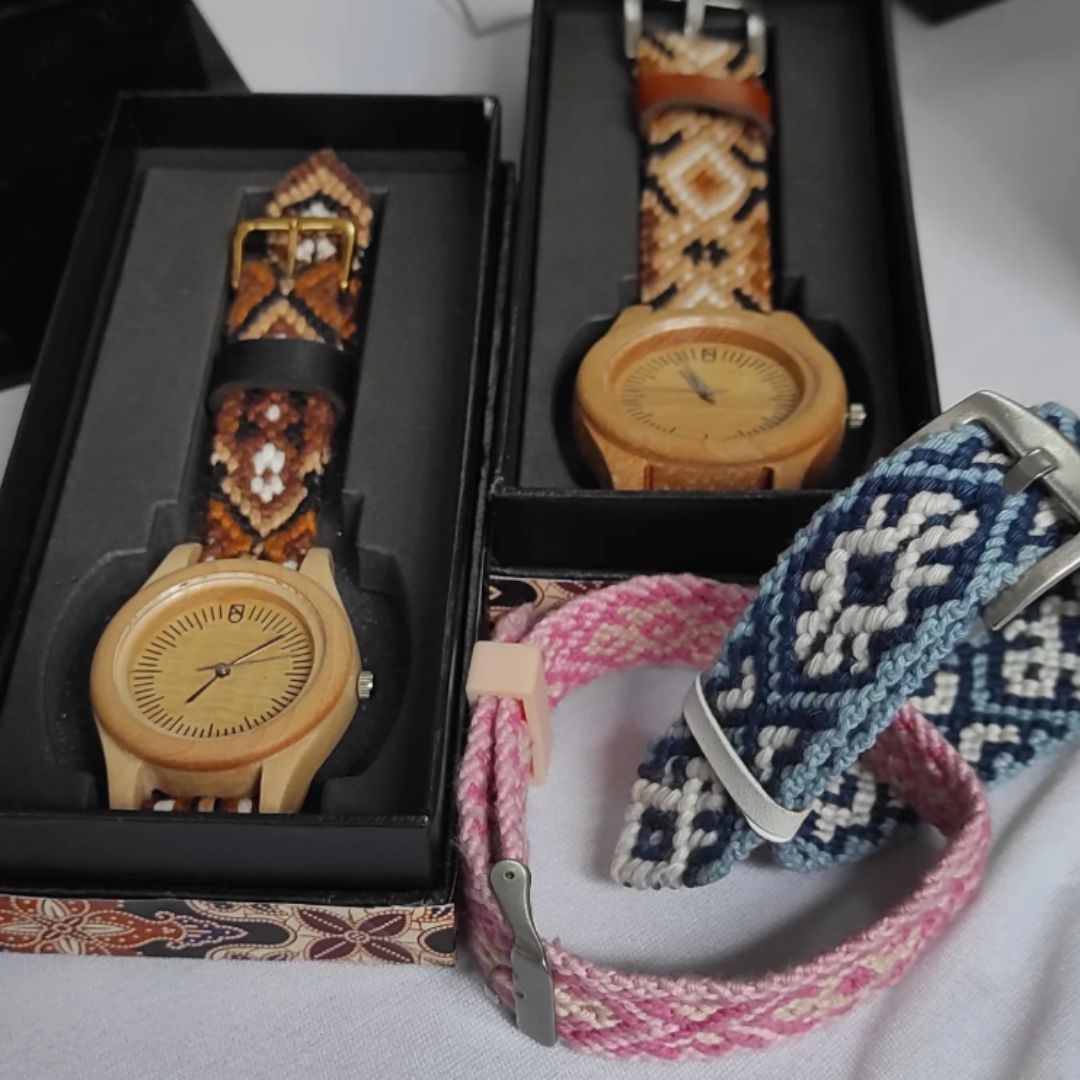 Couple strap and wooden watch